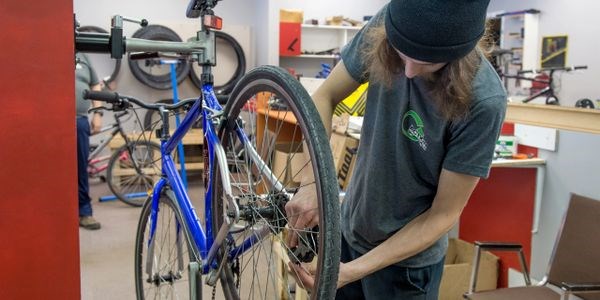 Recycler, former et aider l’environnement, Action Sport Vélo, en amont au repreneuriat sous toutes ses formes !