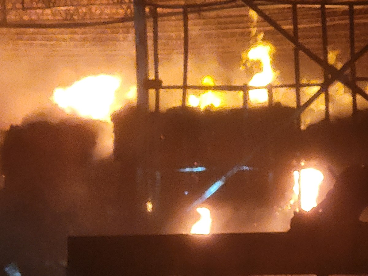 Un incendie d’une rare intensité toujours en cours à Kingsey Falls