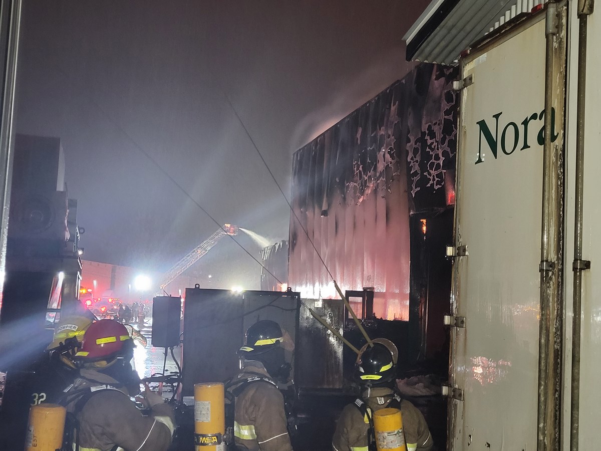 Un incendie d’une rare intensité toujours en cours à Kingsey Falls