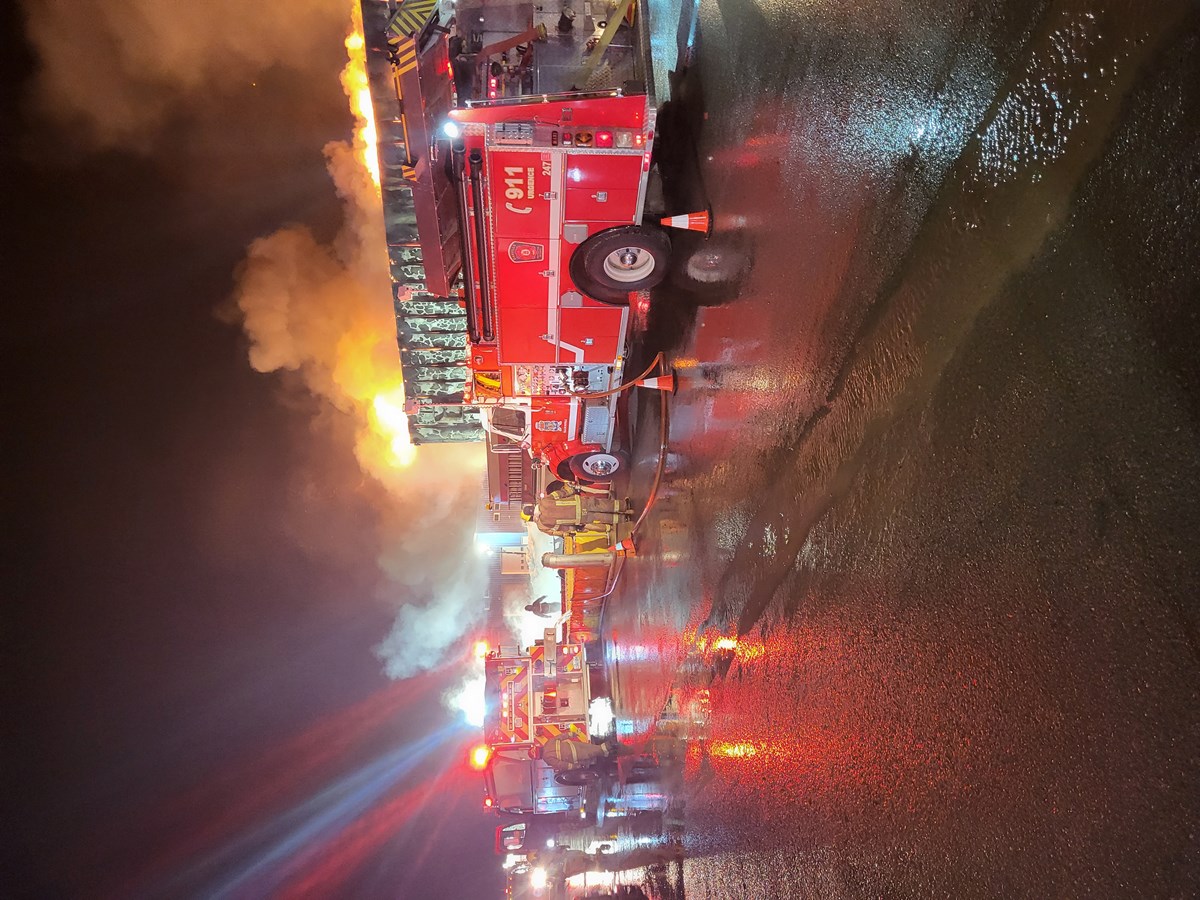 Un incendie d’une rare intensité toujours en cours à Kingsey Falls