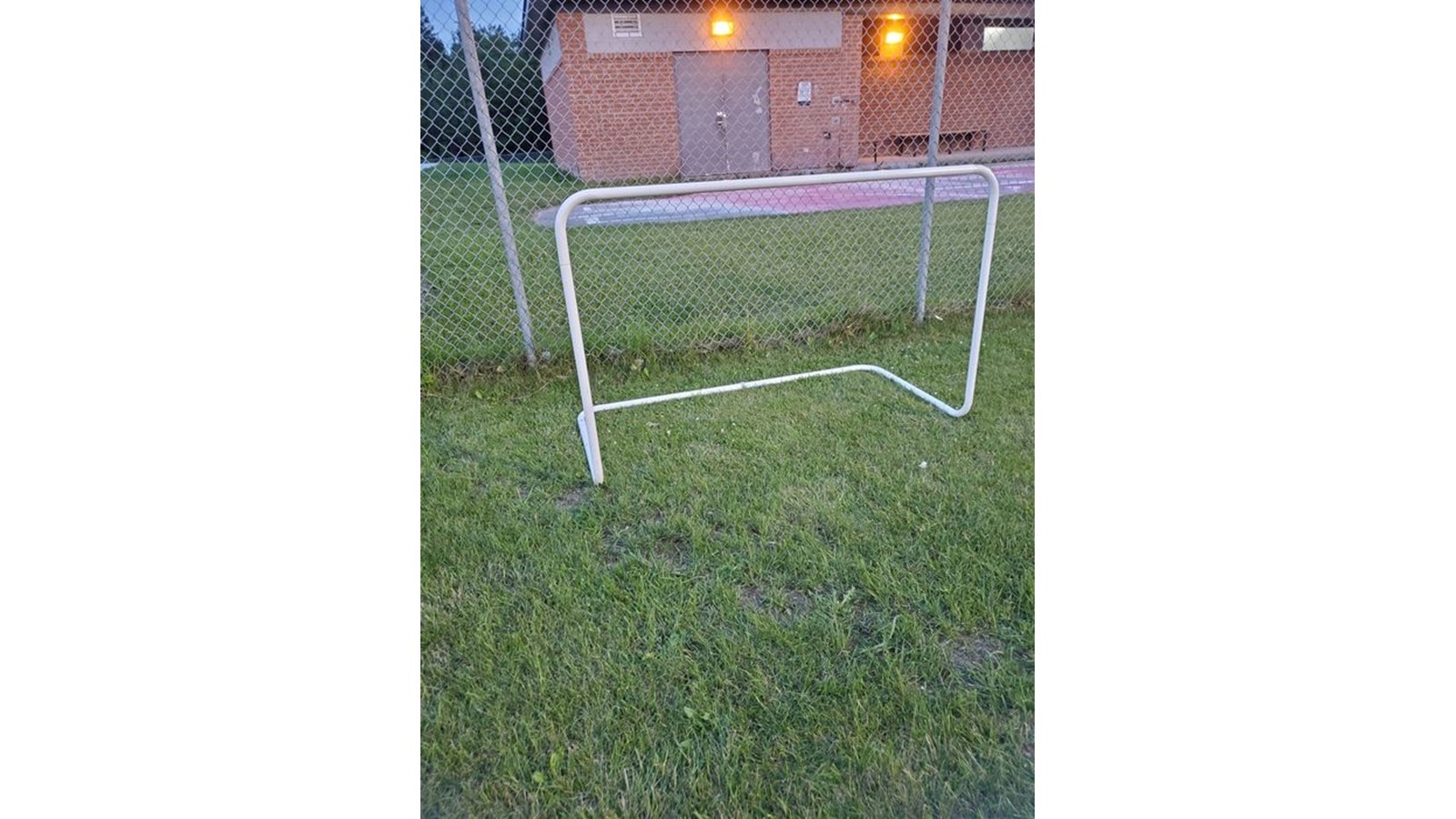 Le filet d’un but de soccer a été dérobé.