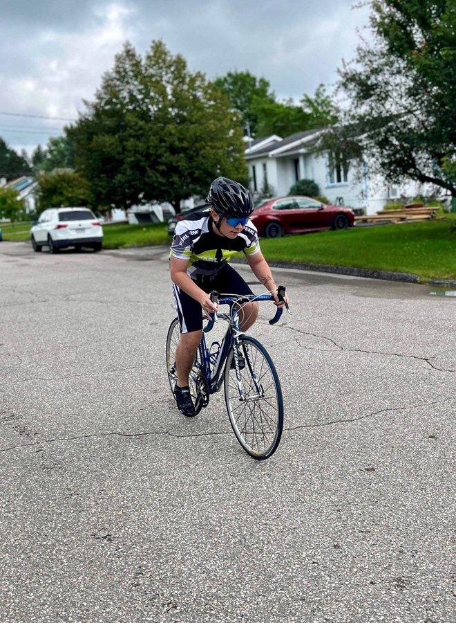 Actuellement, Enzo s’entraîne d’une façon intensive pour prendre part au Tour CIBC 2024.