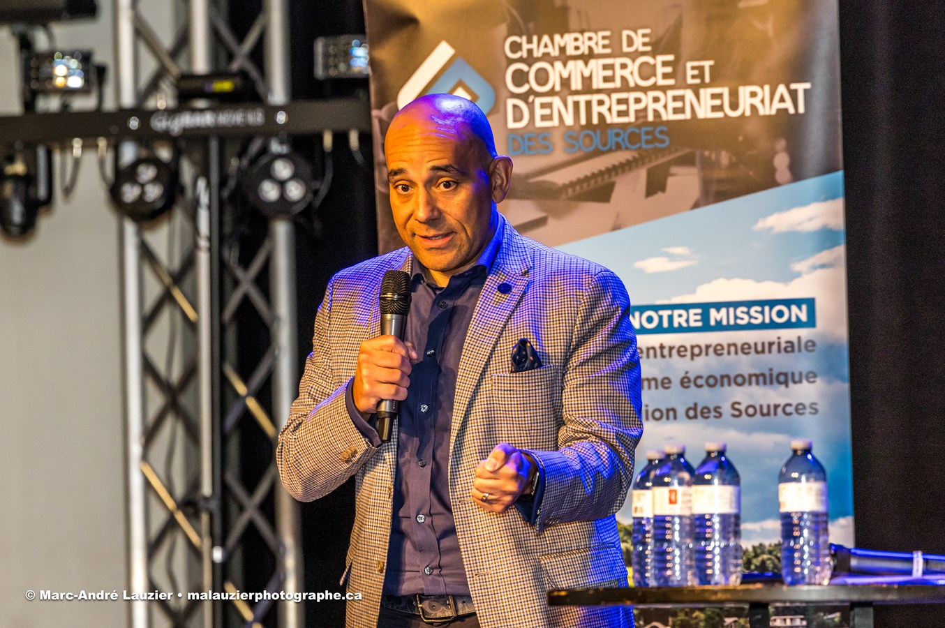 Le ministre Christopher Skeete accepte l’invitation des membres de la CCES