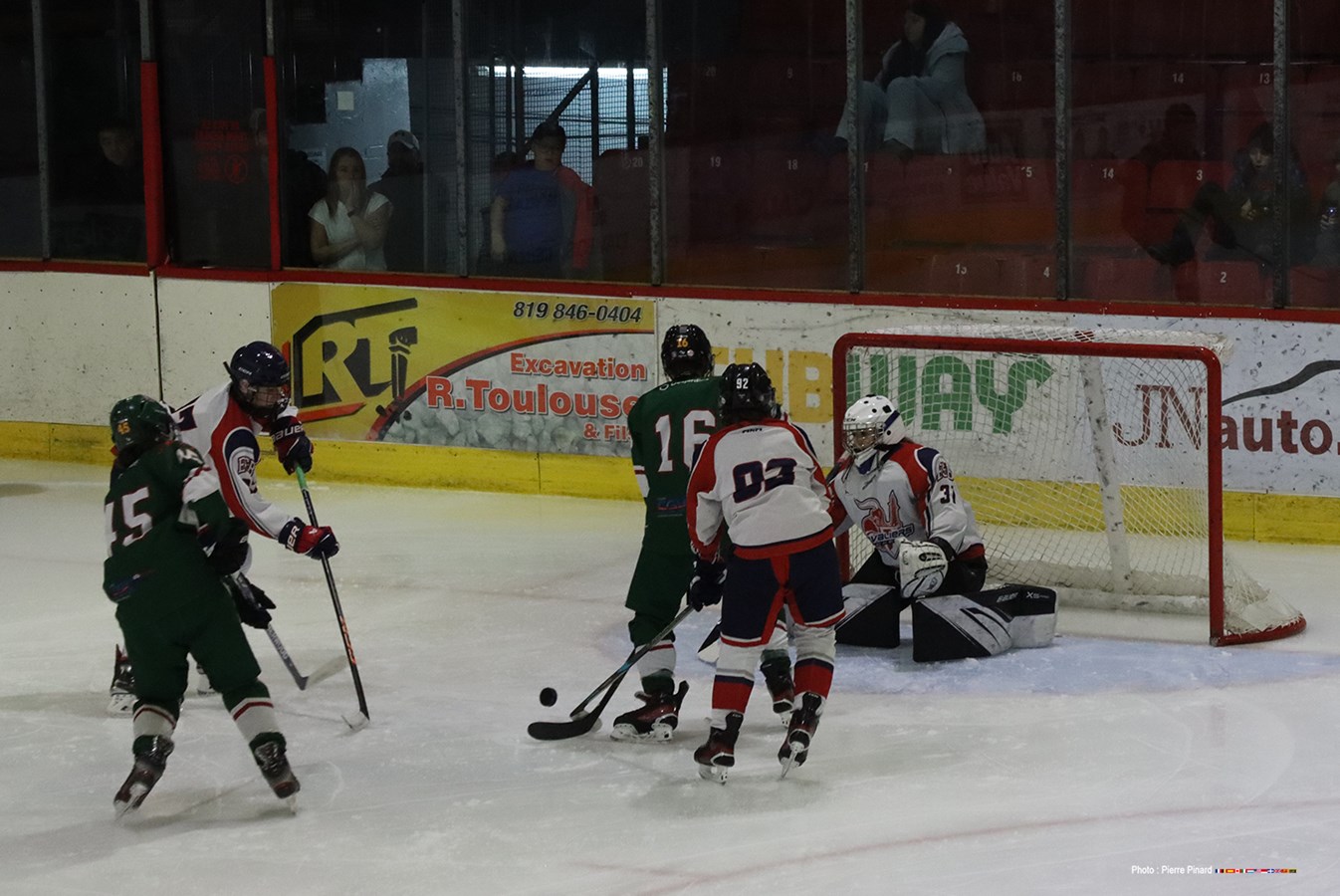 Le Tournoi de hockey M13-M15 Sherwood de Windsor attire les foules