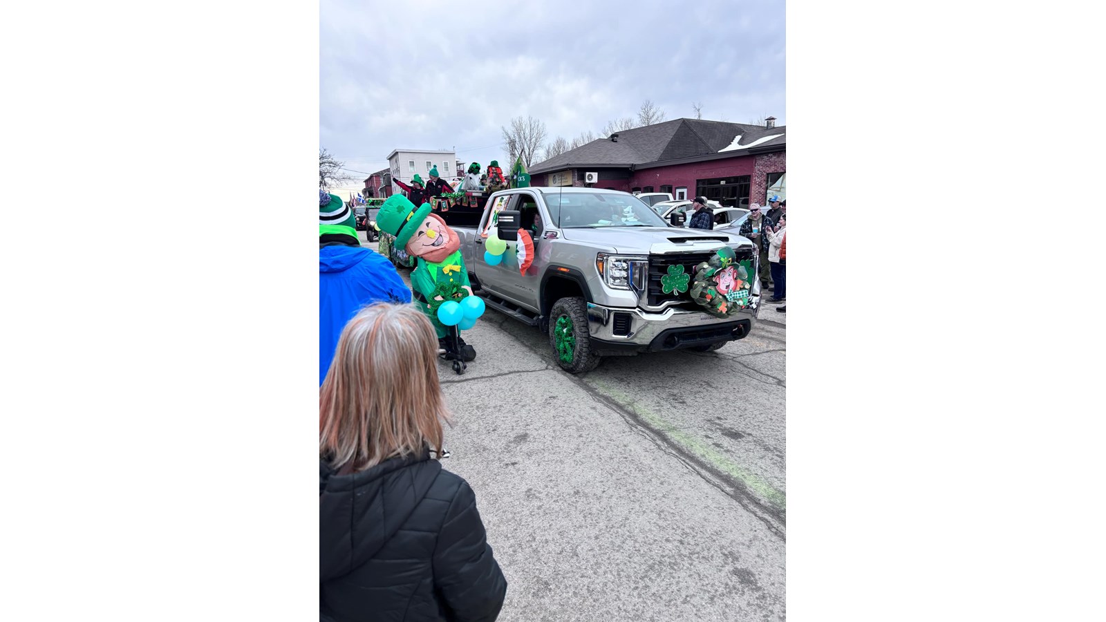 Des milliers de personnes réunies pour le défilé de la Saint-Patrick à Richmond