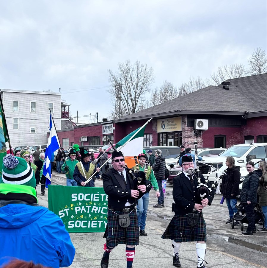 Des milliers de personnes réunies pour le défilé de la Saint-Patrick à Richmond