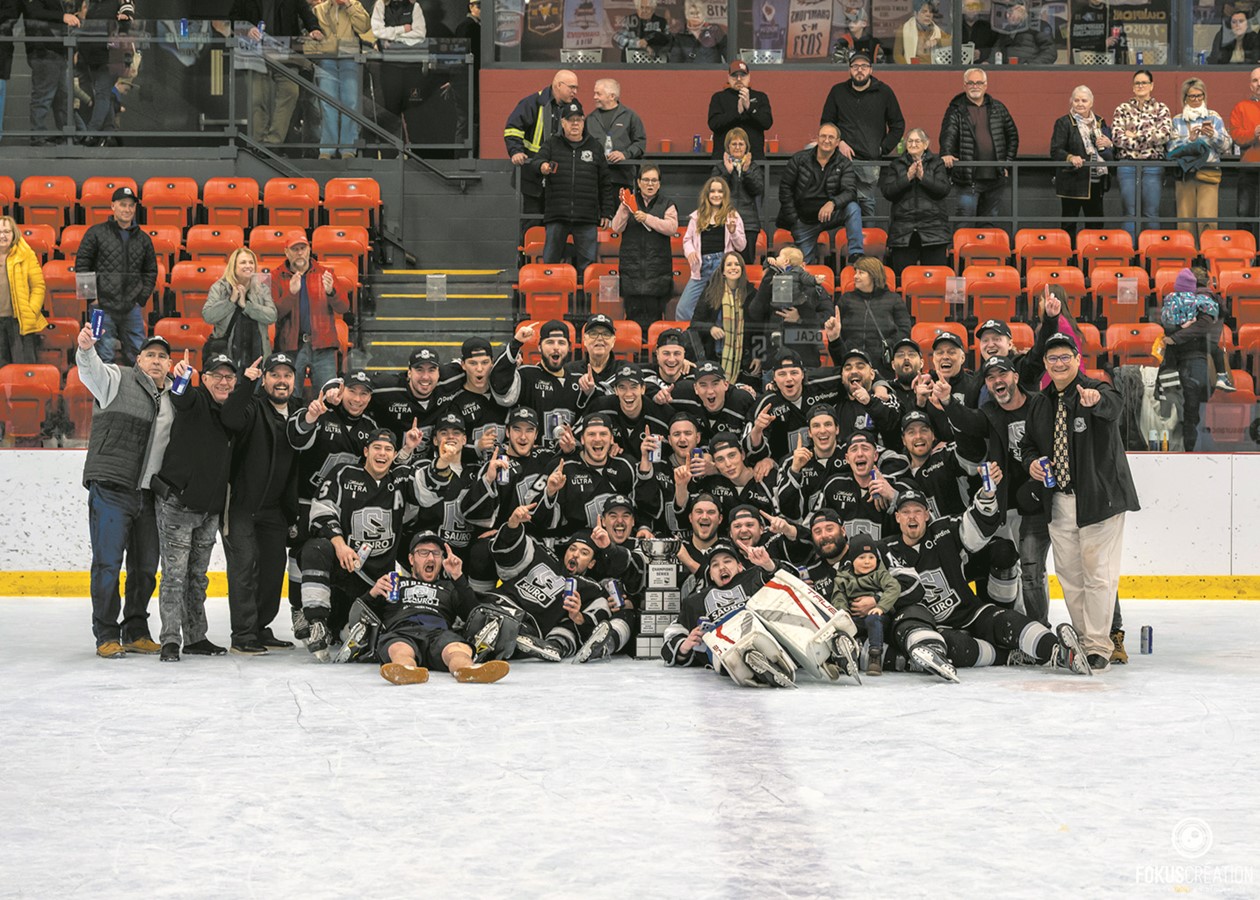 Bien que les deux formations de hockey sur le territoire desservi par le journal n’étaient malheureusement plus dans le portrait des séries lors de la demi-finale, fort est à parier que les amateurs locaux étaient tout de même curieux de voir qui allait finalement soulever le précieux trophée de la ligue régionale de hockey cette année.