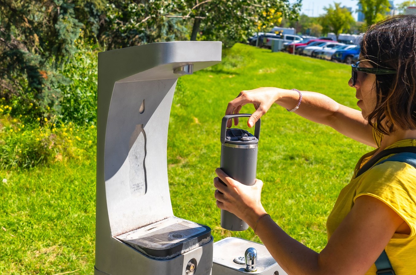 Réduire les bouteilles d’eau à usage unique dans la MRC des Sources cet été