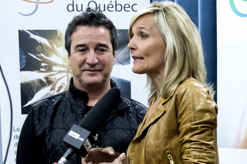 Le chanteur René Simard et l'animatrice Marie-Josée Taillefer signent la préface du guide.