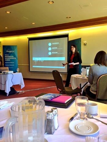 Maude Lavoie pendant sa conférence de la semaine dernière à l'Hôtel Rimouski.