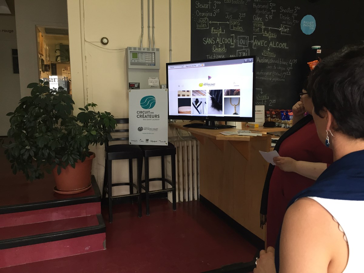 Le nouveau site web a été présenté aux médias hier en avant-midi.