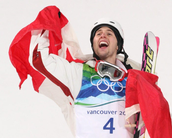 Alexandre Bilodeau est un jeune retraité du sport avec deux médailles d'or olympique à son palmarès et le titre du premier canadien de l'histoire à avoir remporté l'or à des Jeux Olympiques présentés au Canada. Pas trop mal pour un gars de 27 ans!