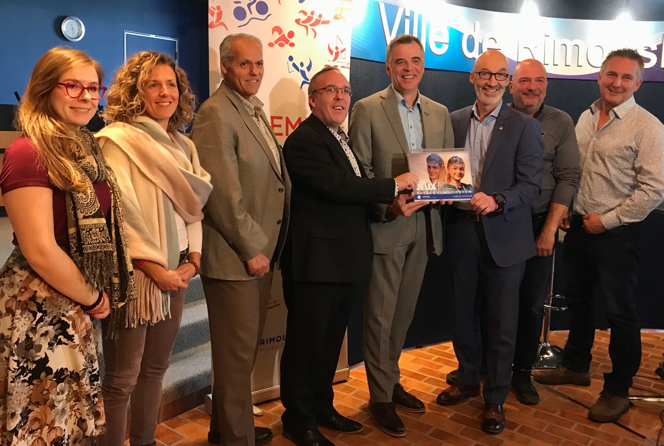 Kimberly Fournier et Valérie Brière de Miralis; Gilles Blaquière de Purdel; Christian Tremblay de Télus; José Arsenault, président du comité provisoire, Marc Parent, maire de Rimouski; Éric Boucher de l'entreprise Ameublements Tanguay et l'Océanic et Marc Pigeon de l'entreprise Technipro BSL