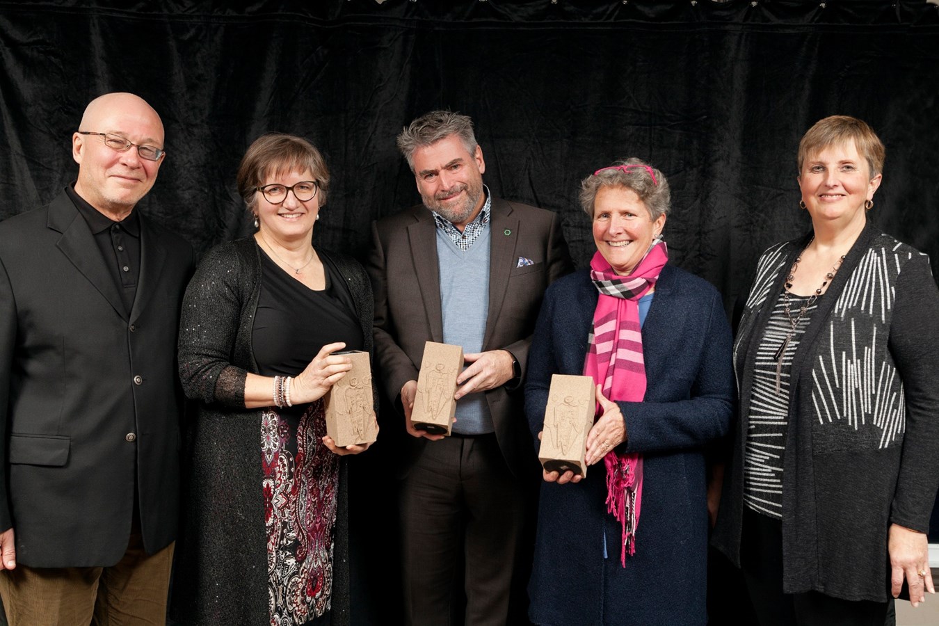 De gauche à droite: Daniel Bénéteau, Sylvie Lepage, Martin Desrosiers, Judy Martin et Lise Fréchette. Marie-Josée Papillon est absente de la photo.