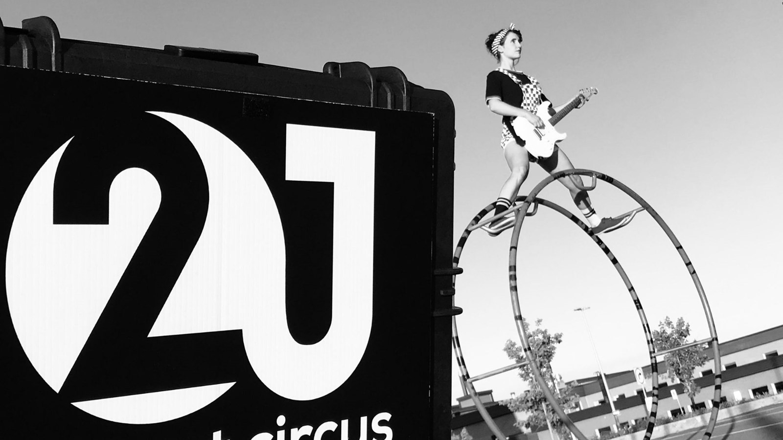 Le duo 2J / 1 Show sera de passage au festival Détour en journée le samedi 7 septembre