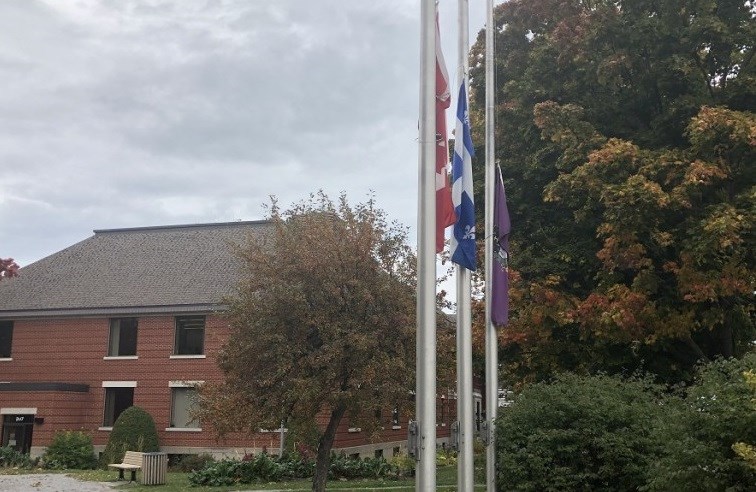 Drame de Québec : Rimouski a mis ses drapeaux en berne