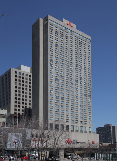 Depuis le 1er mai, l'équipe de 15 professionnels de santé du CISSS du Bas-Saint-Laurent travaille en renfort à l'Hôtel Place Dupuis, dans le centre Ville de Montréal.