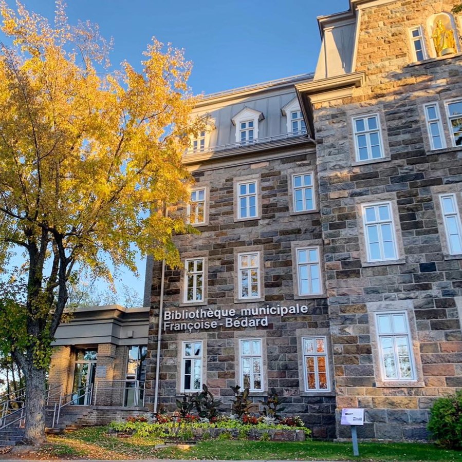 L’accès à la bibliothèque sera permis sur rendez-vous seulement, comme pour tous les autres édifices municipaux, et devra se limiter au comptoir du prêt.