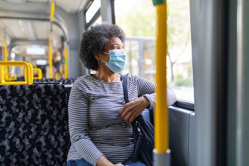 Une période de transition de deux semaines sera accordée du 13 au 27 juillet afin que les gens puissent prendre l’habitude de porter le masque dans les transports en commun.