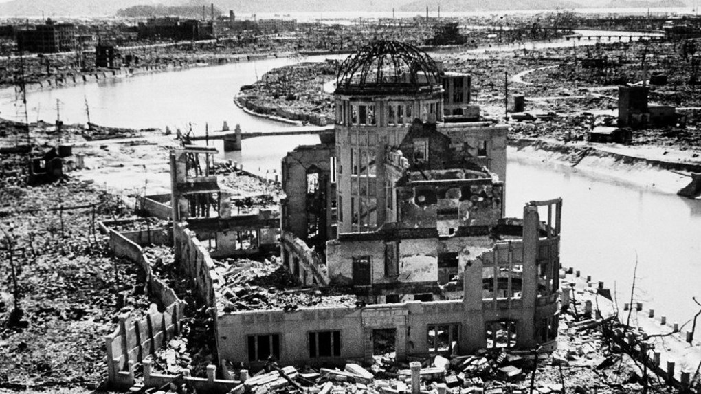 Les vestiges du bâtiment préfectoral de promotion de l'industrie, à Hiroshima, au Japon, après le largage de la bombe atomique. Le site a été conservé en tant que monument