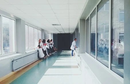 Les personnes qui attendent une décision quant à leur statut de réfugié et celles dont la demande a été refusée pourront se prévaloir du programme si elles satisfont à ses conditions.