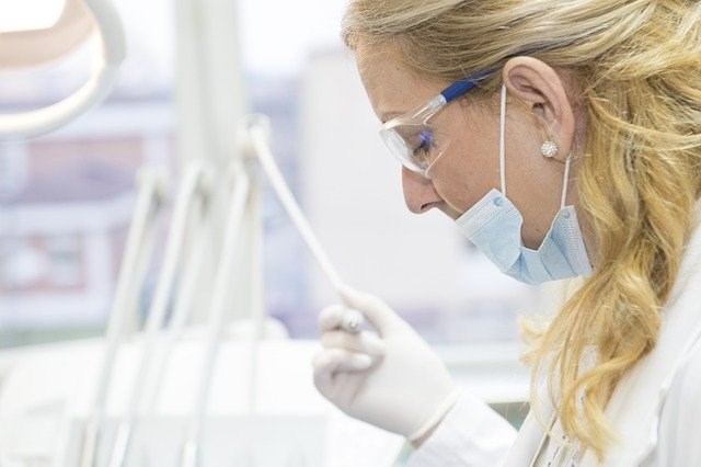 4 conseils pour le traitement des mucosites péri-implantaires