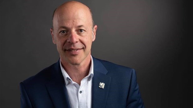 Le député des Îles-de-la-Madeleine et porte-parole du Parti Québécois en matière de santé, Joël Arseneau, a réagi à l'annonce d'hier du premier ministre qui selon lui, encore une fois, laisse la grande majorité des Québécois avec des questions légitimes à propos des mesures sanitaires qui s'appliquent dans leur région.