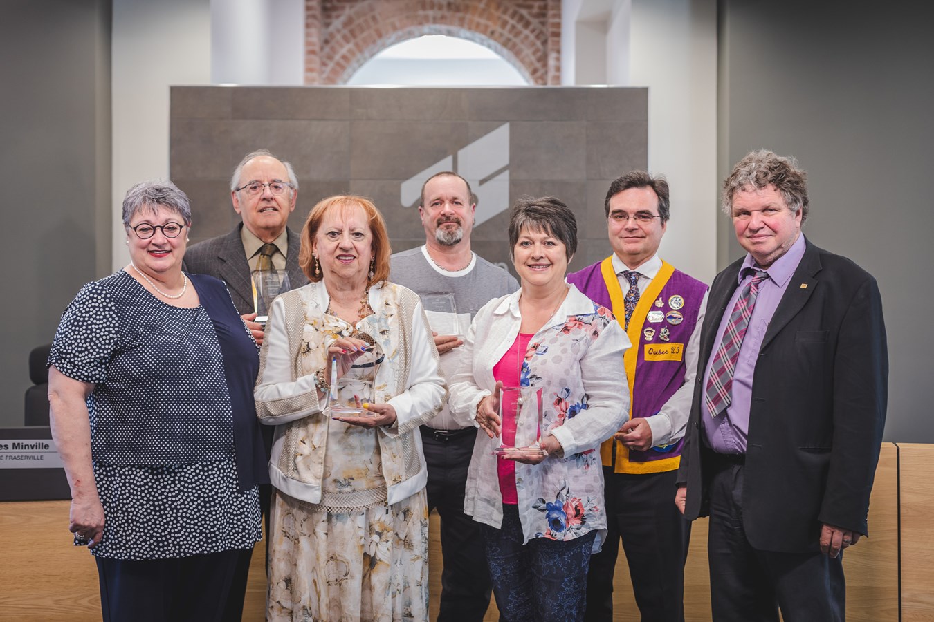 Lors de la remise des distinctions honorifiques en juin 2019, on pouvait noter la présence de la mairesse Sylvie Vignet, du conseiller responsable du dossier André Beaulieu, ainsi que des récipiendaires (de gauche à droite) René Côté, Micheline Bourgoin, le Super C de Rivière-du-Loup (Marco Dumais, directeur), Marie-Claire Jean et le Club Lions Rivière-du-Loup (Pierre Grondin, président).