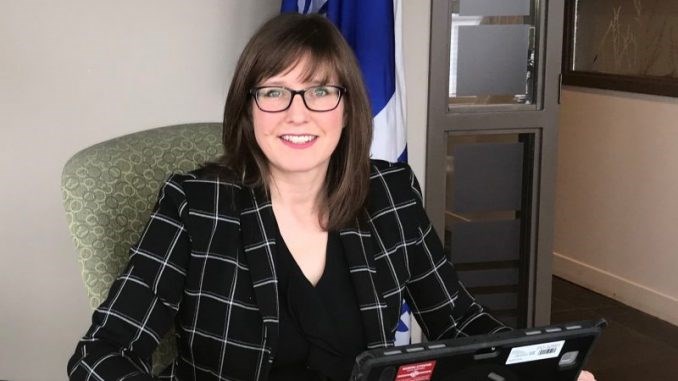 La députée de Côte-du-Sud, ministre déléguée au Développement économique régional et ministre responsable de la région du Bas-Saint-Laurent, Marie-Eve Proulx.