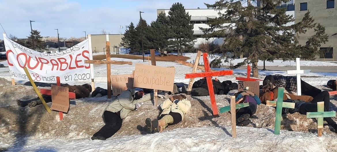 Un geste d’éclat à Rimouski pour dénoncer la brutalité policière