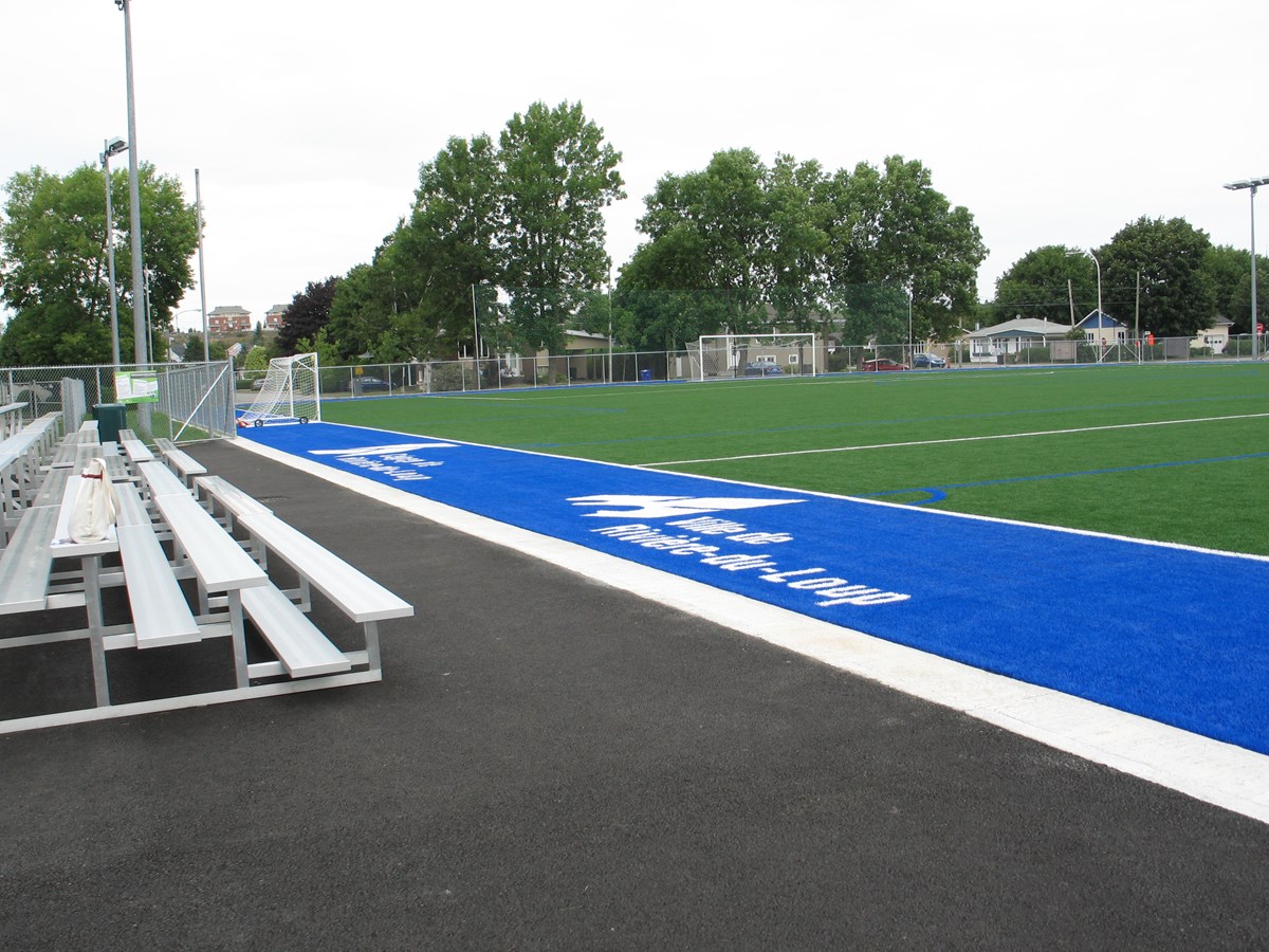 Du soccer libre offert sur le terrain synthétique de Rivière-du-Loup