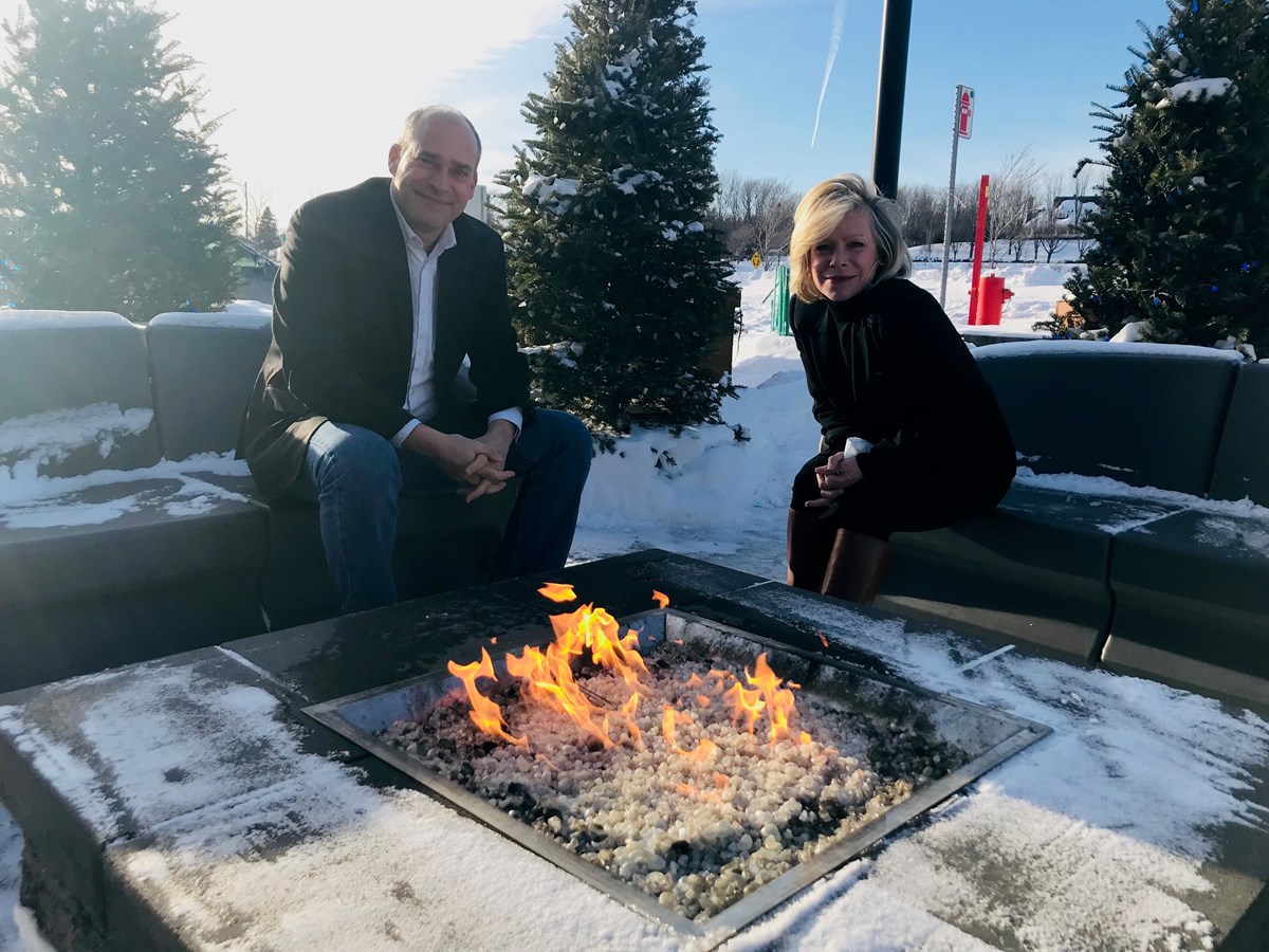 Le maire de Rimouski, Guy Caron, et la ministre du Tourisme et ministre responsable de Lanaudière et du Bas-Saint-Laurent, Caroline Proulx.