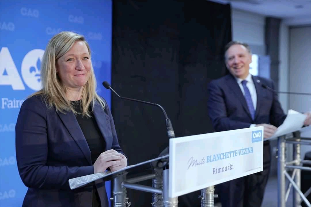 Maïté Blanchette-Vézina en compagnie de son chef, François Legault.