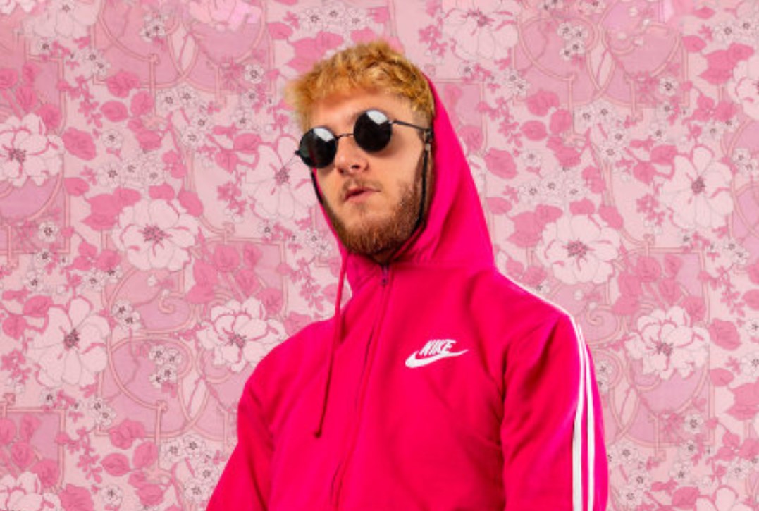 Formé à la fin de 2019, le projet électro-pop du Rimouskois Jules Henry met de l’avant des sonorités french-pop 