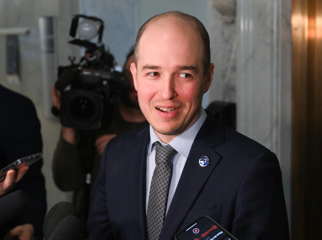 Québec solidaire veut faire reporter la hausse de salaire des élus en 2026