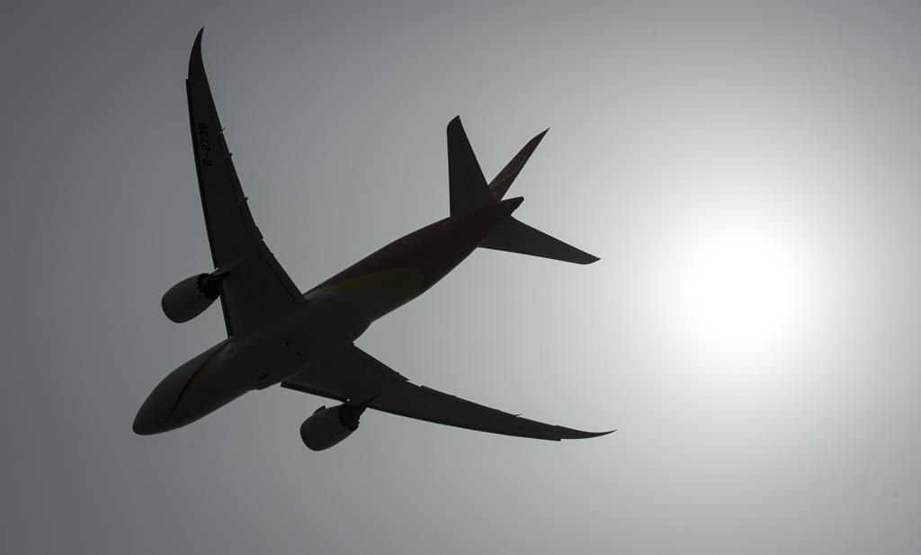 Sondage: 1/3 des Canadiens changent leurs plans de vacances cette année