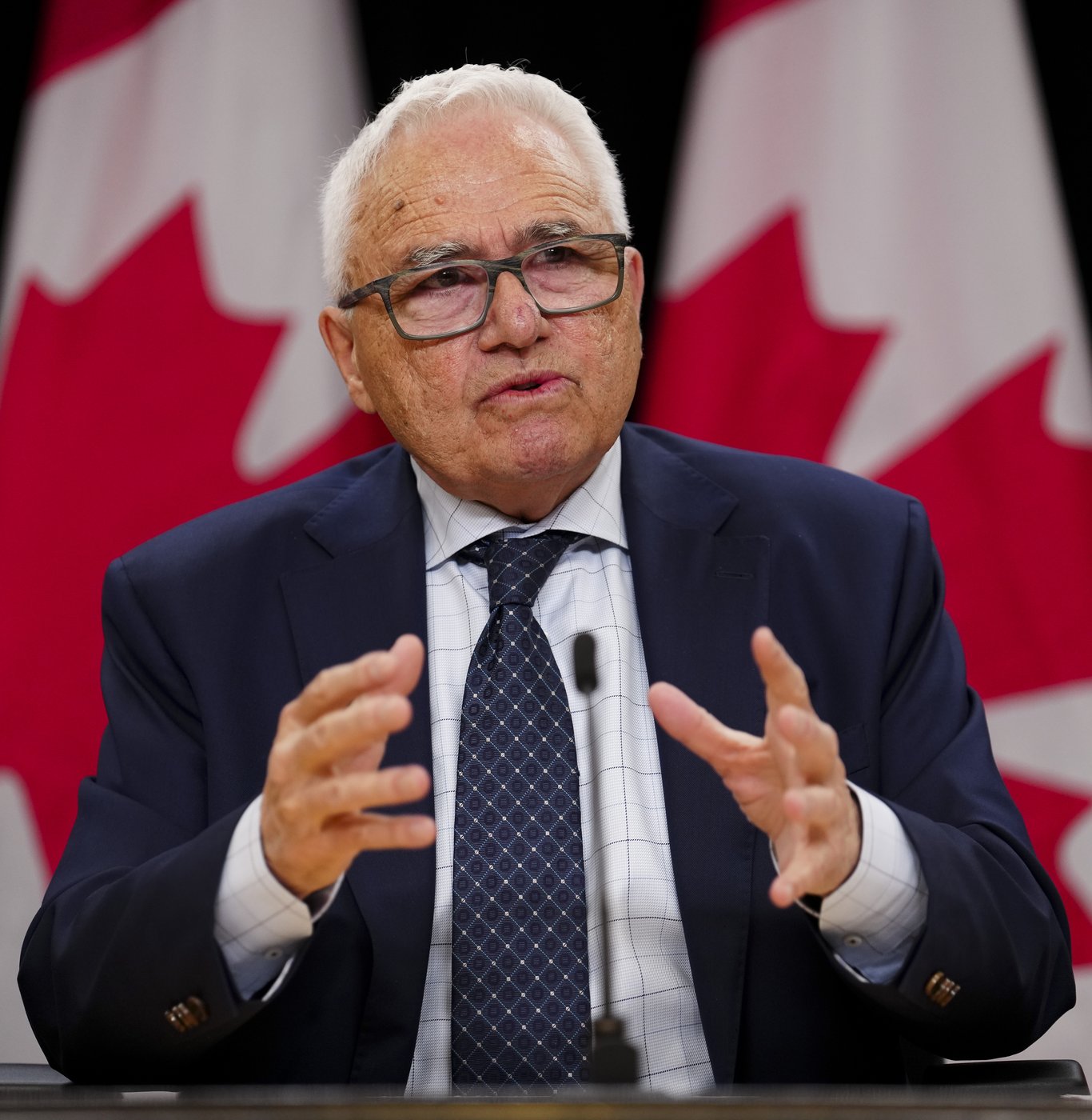 Le commissaire Théberge inquiet du plafond d'inscriptions dans les cégeps anglophones
