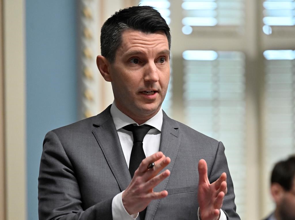 André Fortin montre la difficulté d'obtenir un rendez-vous médical à Christian Dubé
