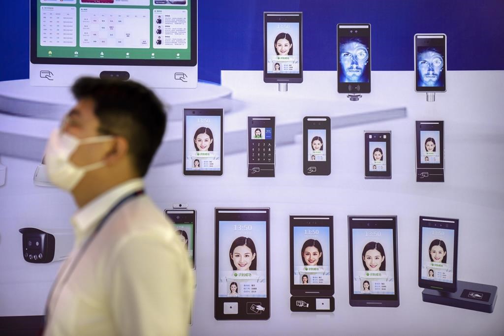 La reconnaissance faciale des téléphones pourrait être utilisée aux frontières