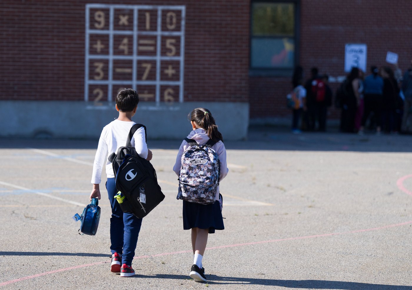 Les écoles publiques se tournent vers la philanthropie, mais le privé empoche