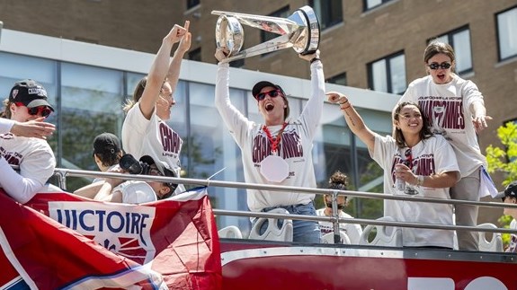 La Victoire célèbre sa conquête de la coupe Walter en paradant à Montréal