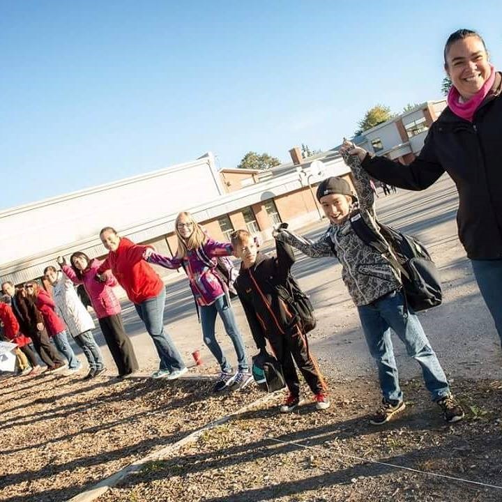 Une deuxième chaîne humaine pour dénoncer les coupures dans le milieu scolaire