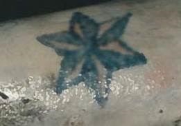 Si vous reconnaissez ce tatouage, communiquez avec les agents de la SQ.