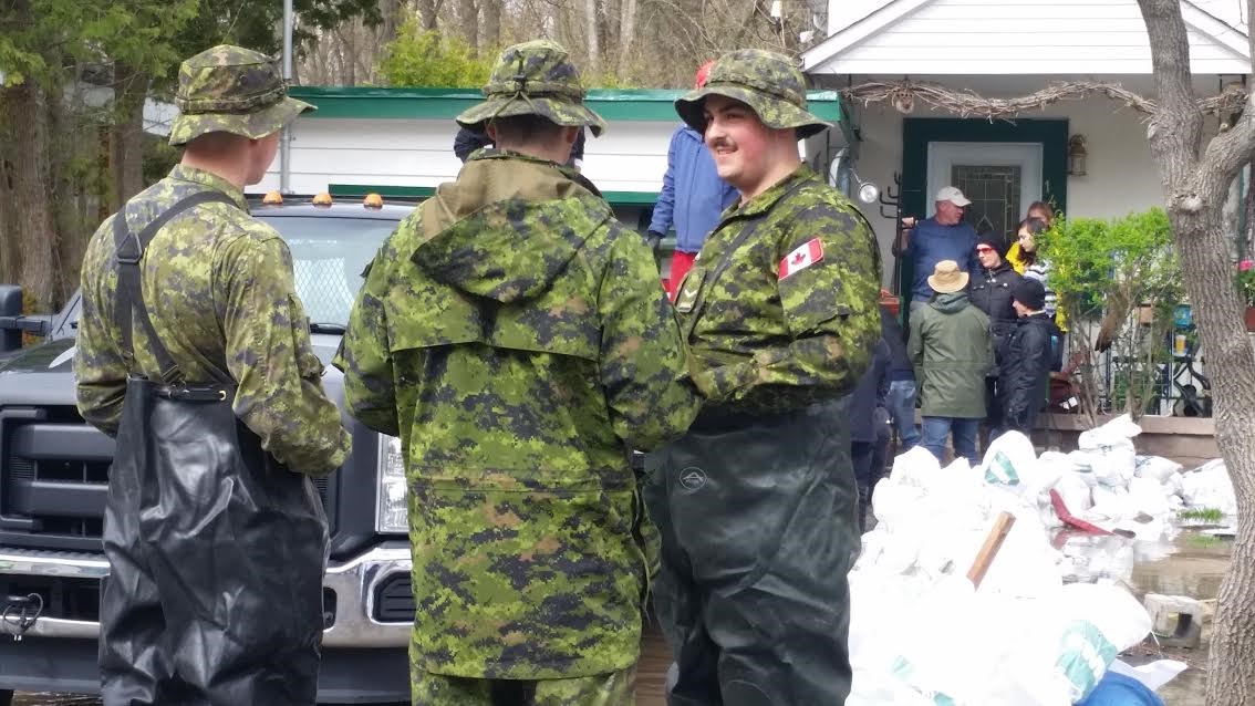L'armée débarque à Hudson.