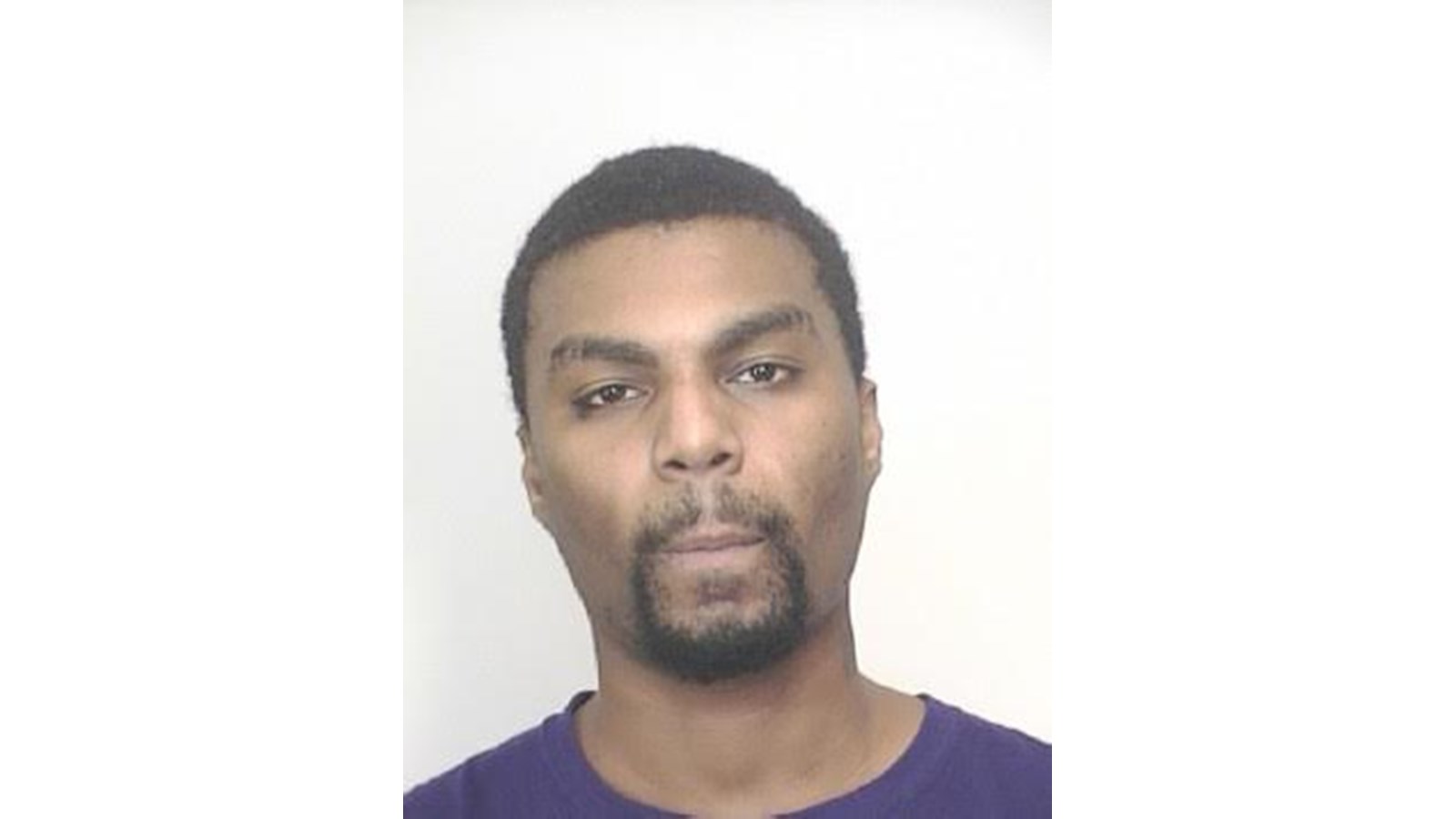 Akiem-Jamell Heath, est activement recherché pour une affaire de meurtre.