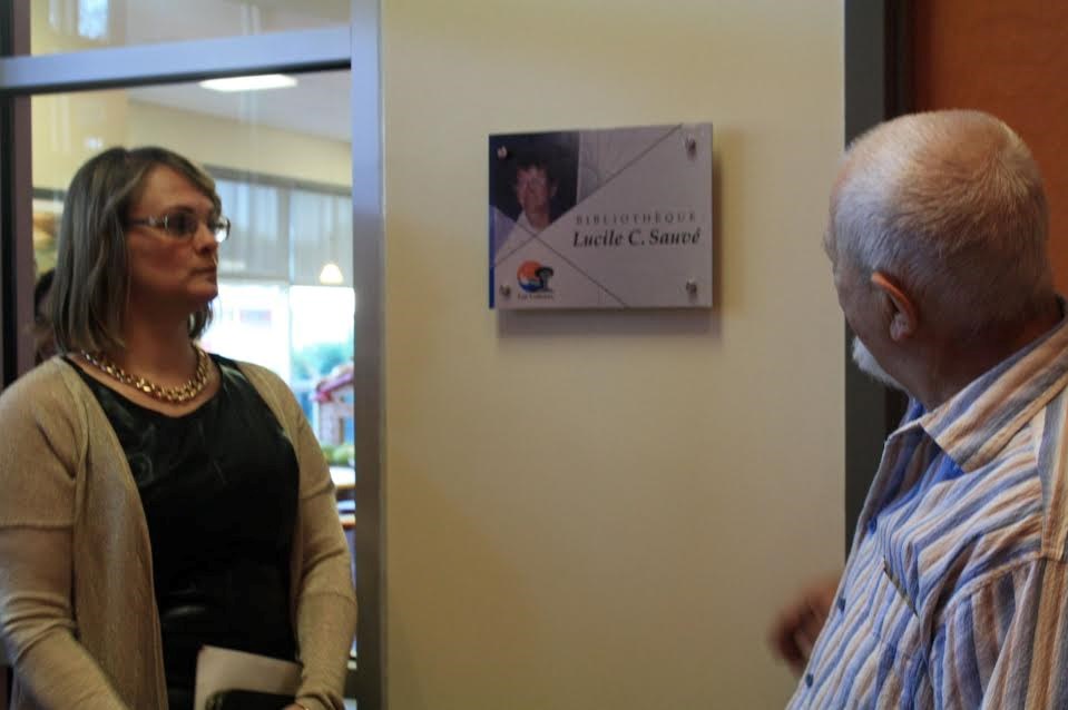 Soirée d’inauguration dévoilement de la plaque de g. à d. Guylaine Sauvé, fille de Lucile C. Sauvé et Jean Sauvé, conjoint de Lucile C. Sauvé