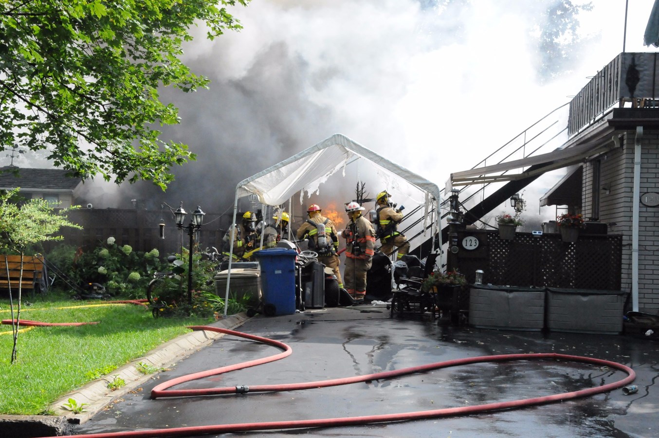 DERNIÈRE HEURE: Un incendie fait rage à Vaudreuil-Dorion