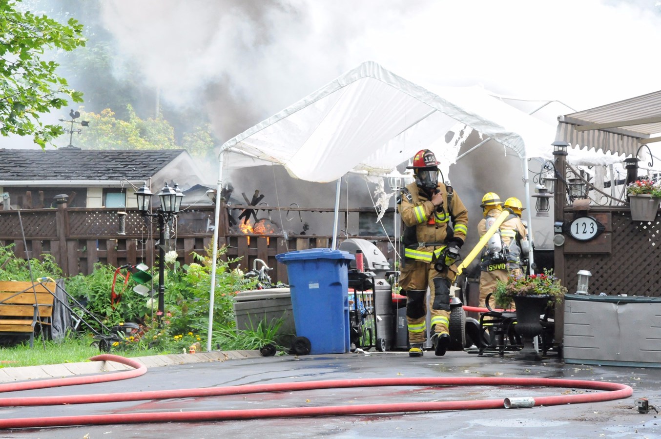 Un incendie détruit deux cabanons dans Dorion-Garden
