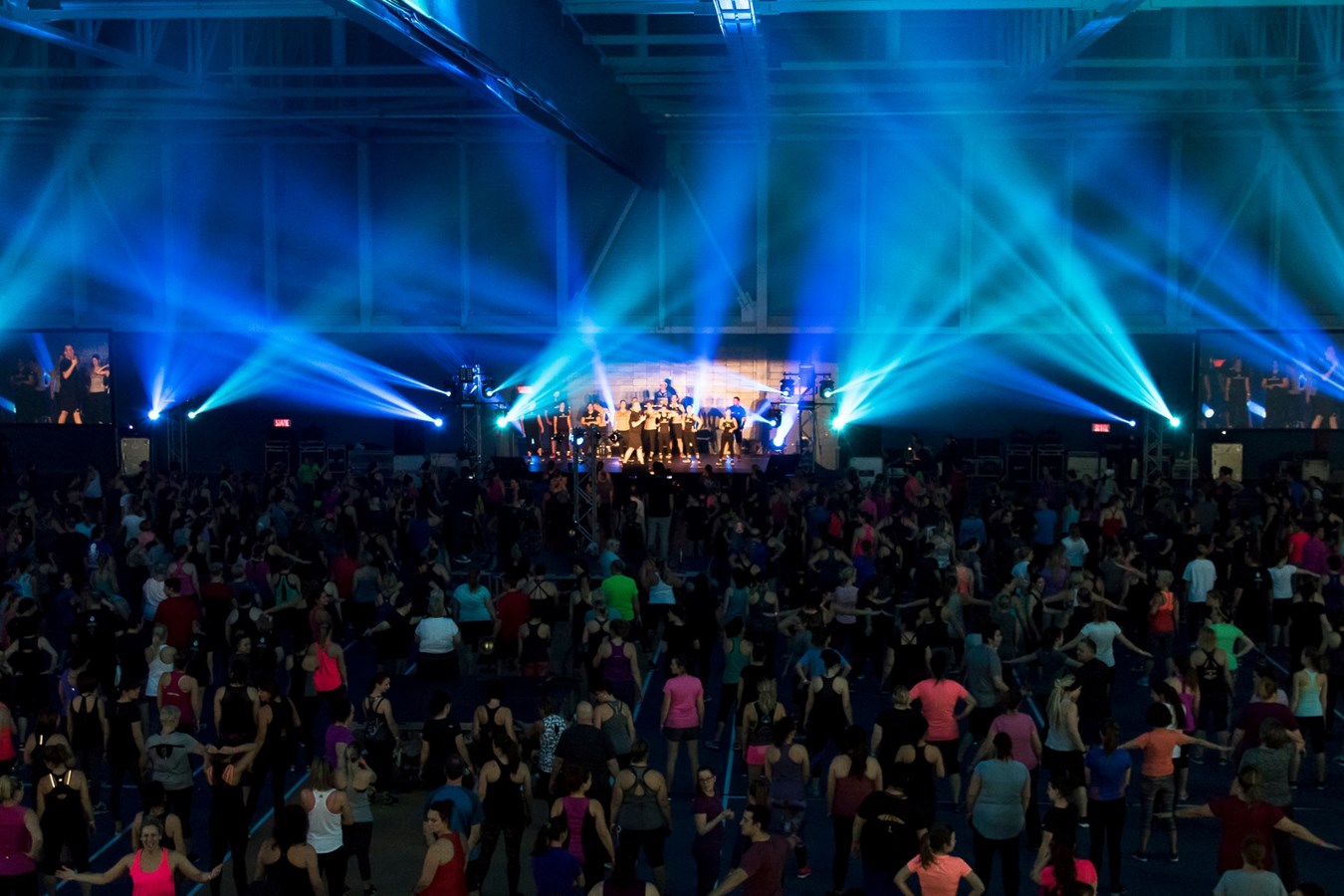 1000 personnes ont participé au Méga Workout de Jimmy Sévigny au Centre Multisports de Vaudreuil-Dorion.