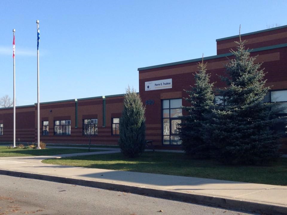 L'école Pierre Elliot Trudeau est l'une des 12 écoles de la commission scolaire Lester-B-Pearson présentent sur le territoire de Vaudreuil-Soulanges.
